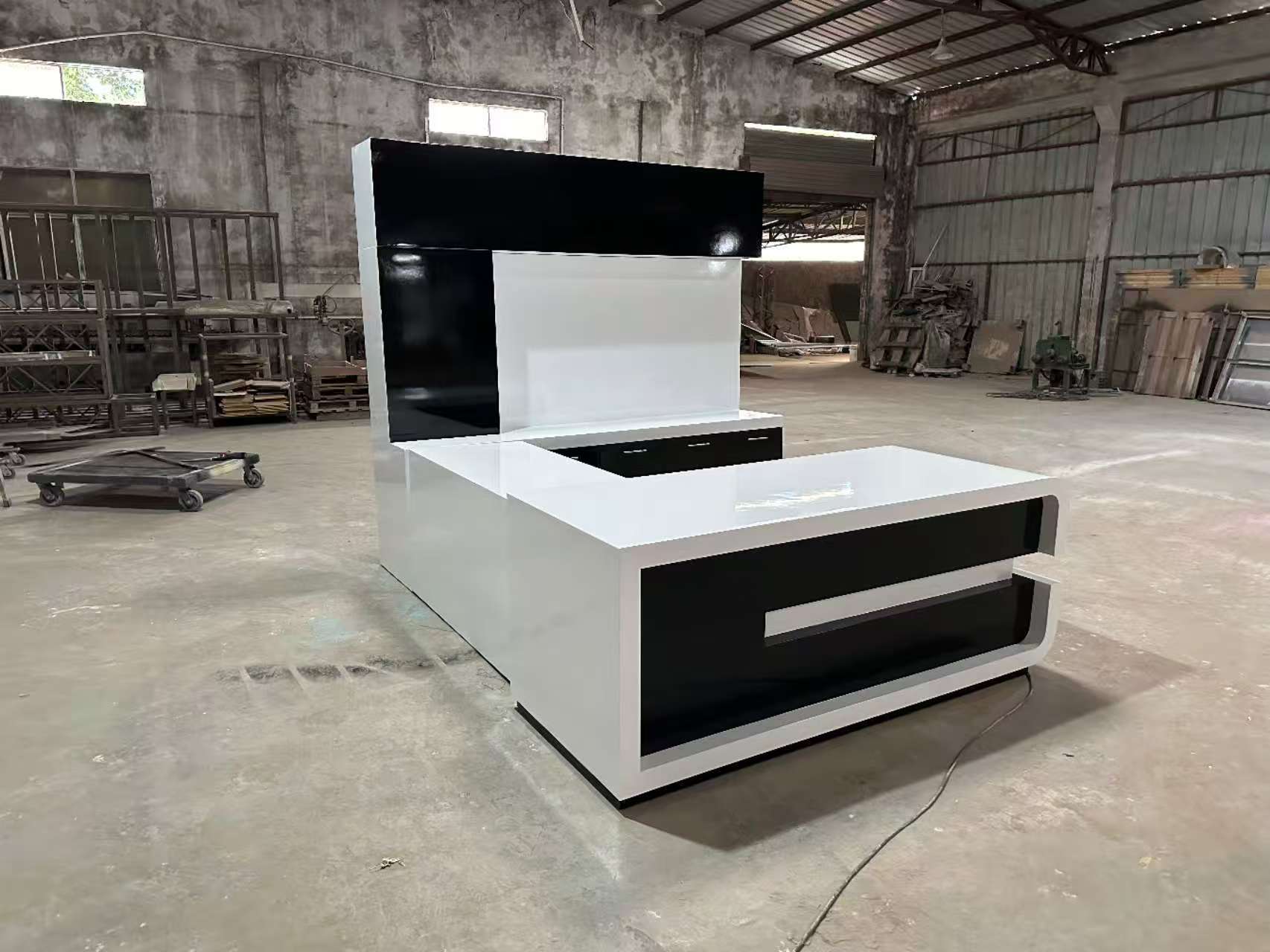 Large size modern executive luxury high-end desk