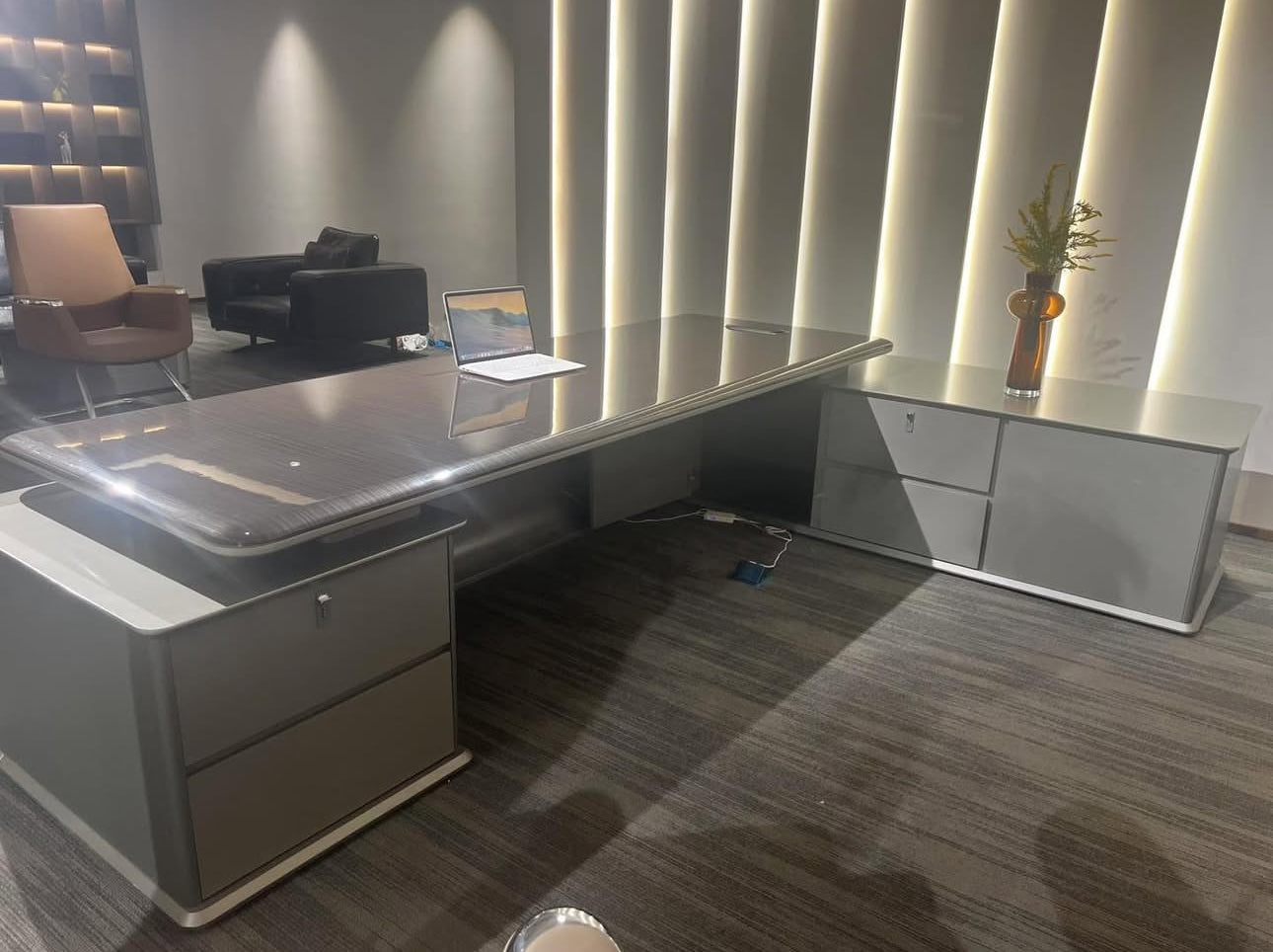Full set of design desks