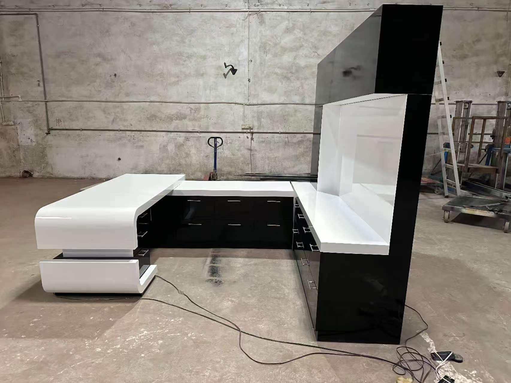 Large size modern executive luxury high-end desk