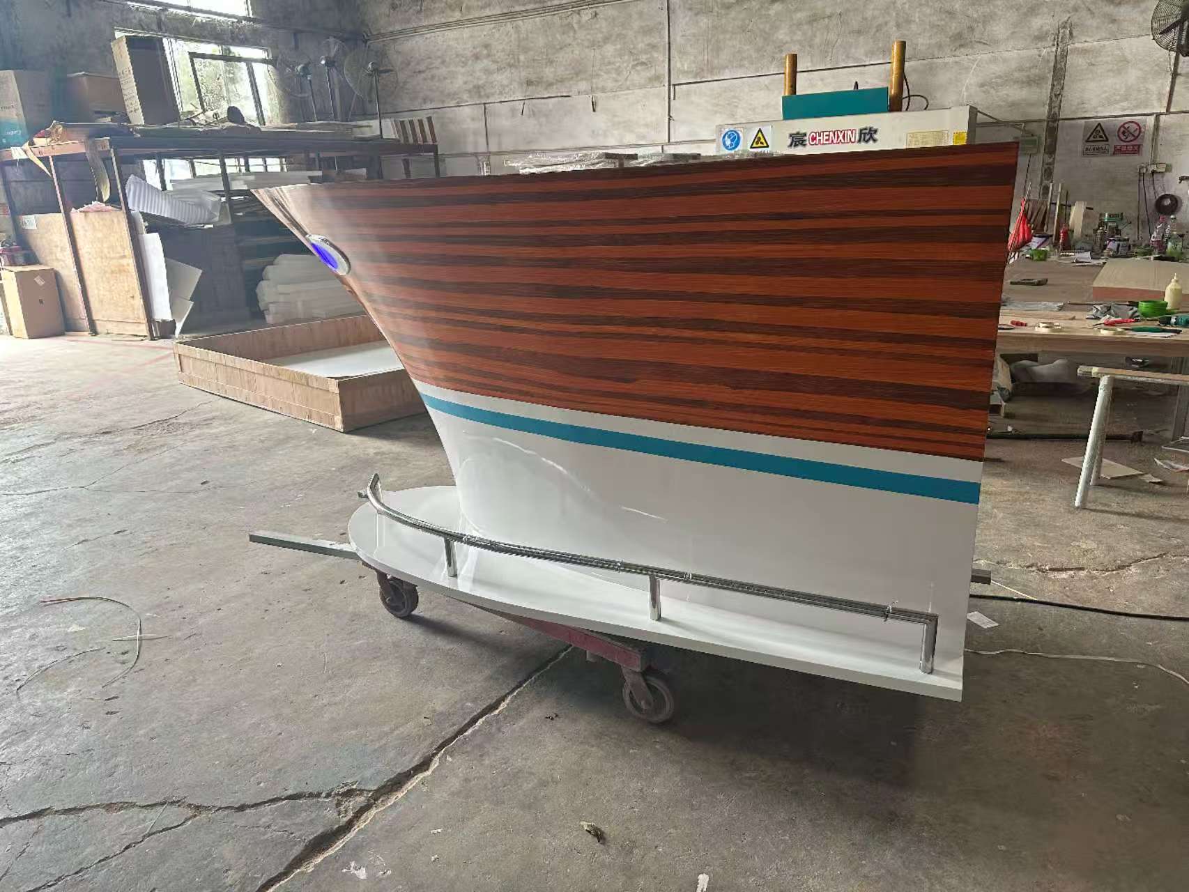 LED striped boat-shaped bar