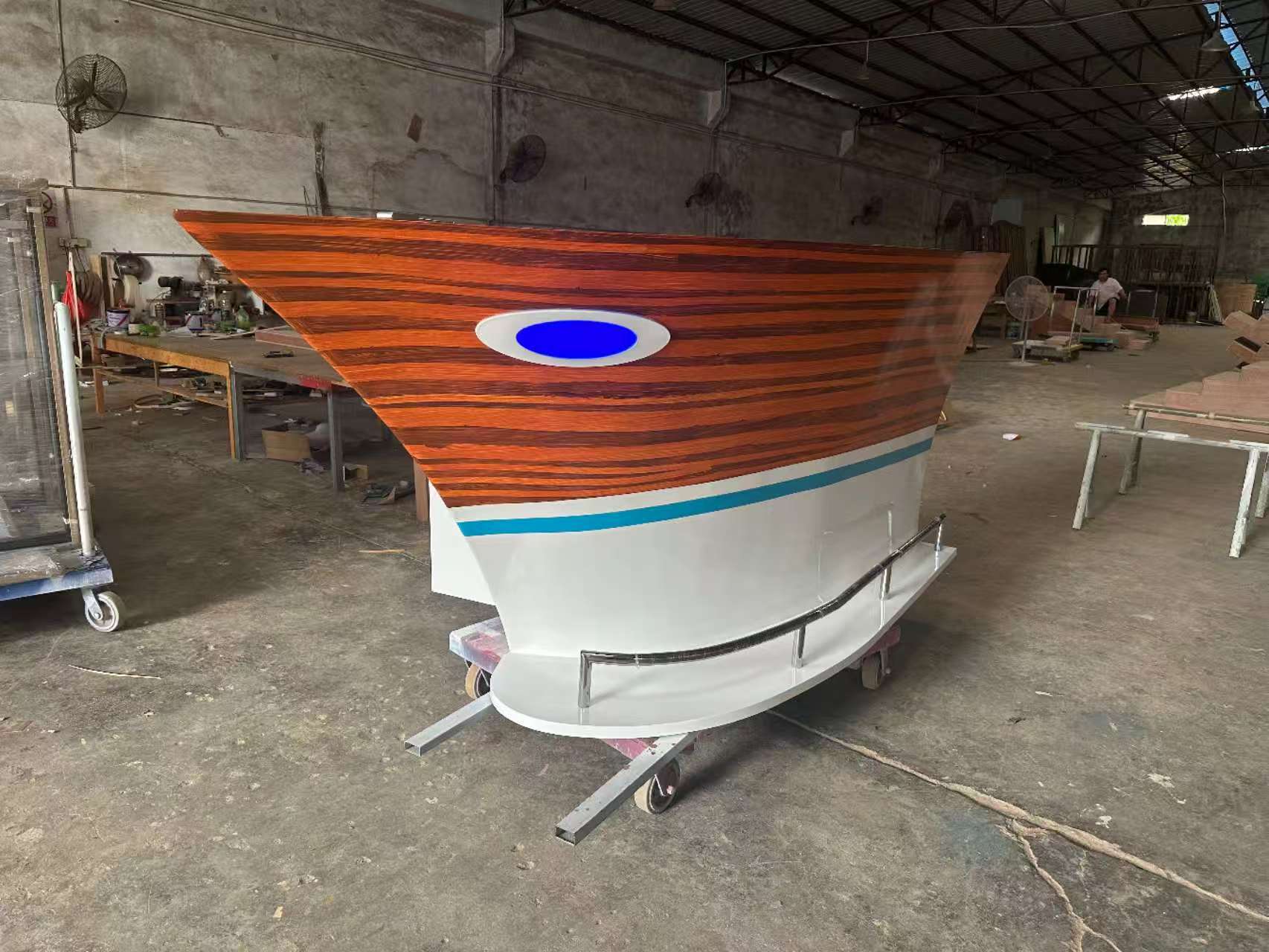 LED striped boat-shaped bar