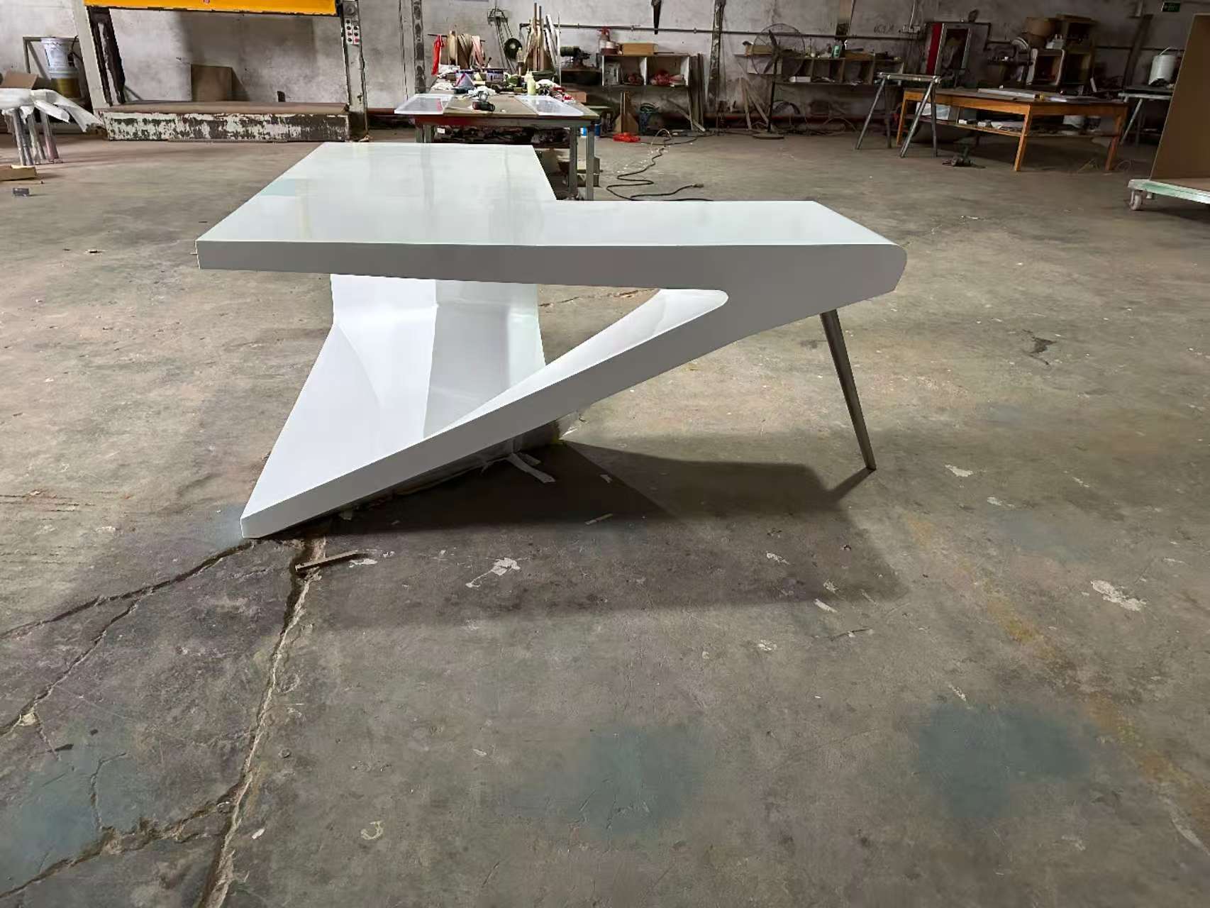 Modern special-shaped desk