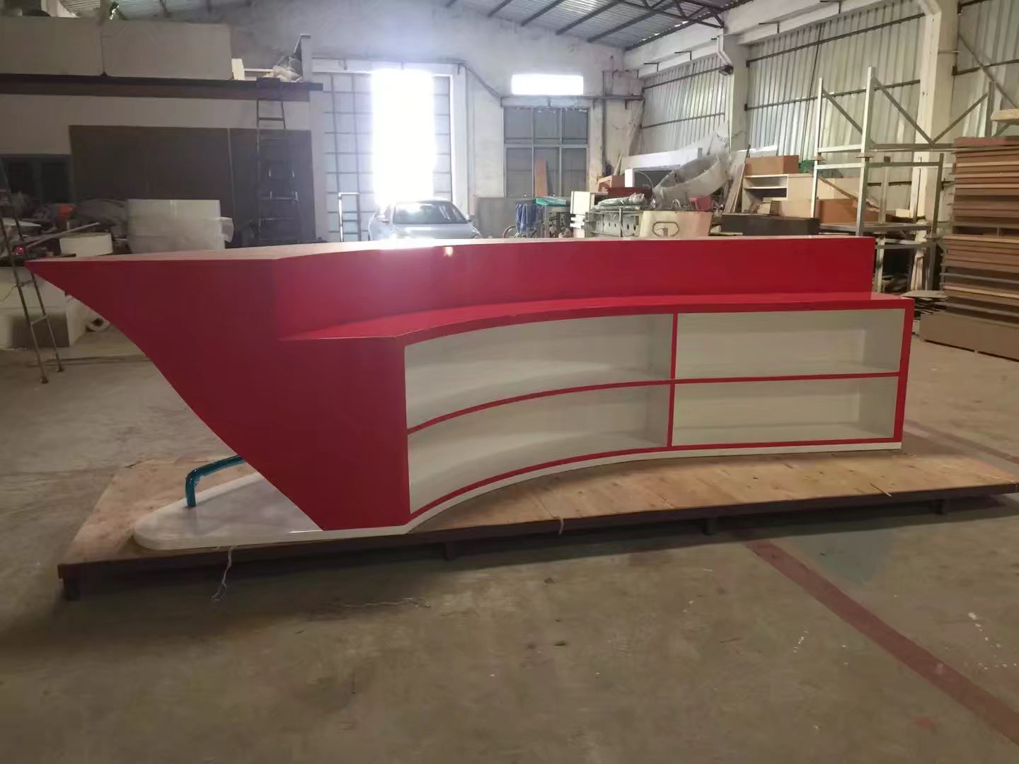 Red boat-shaped bar