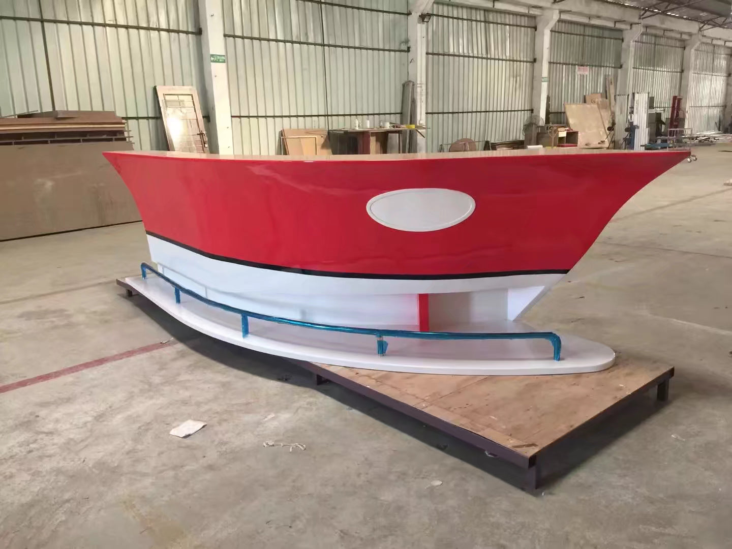 Red boat-shaped bar