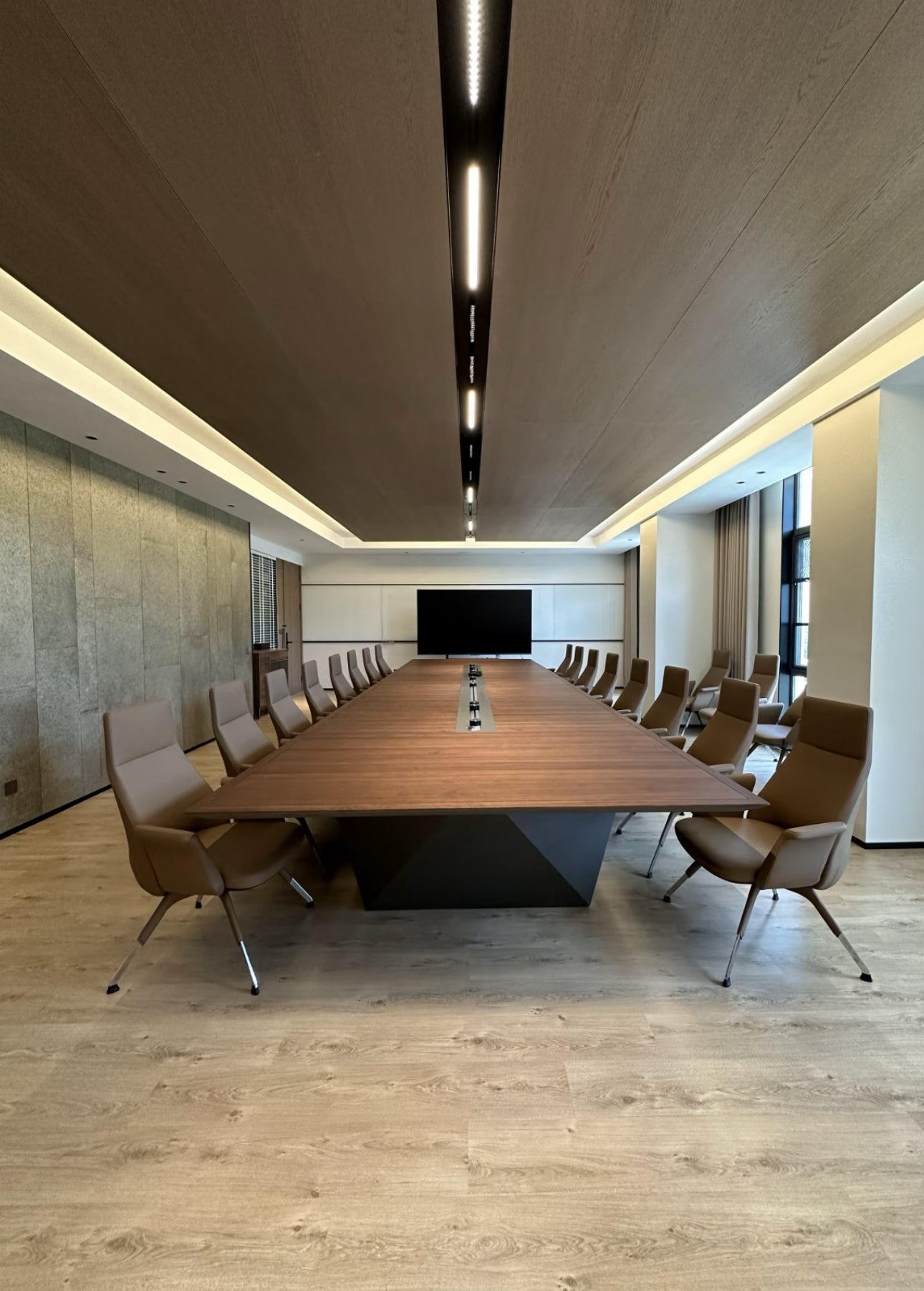 16-person wooden texture high-end conference table