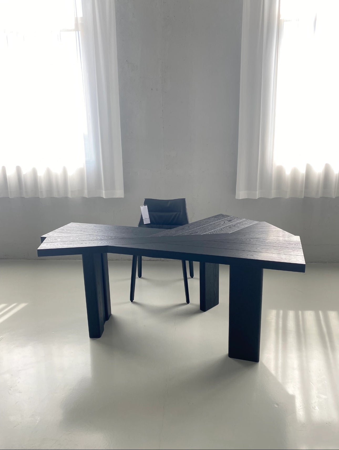 Black shaped modern design desk
