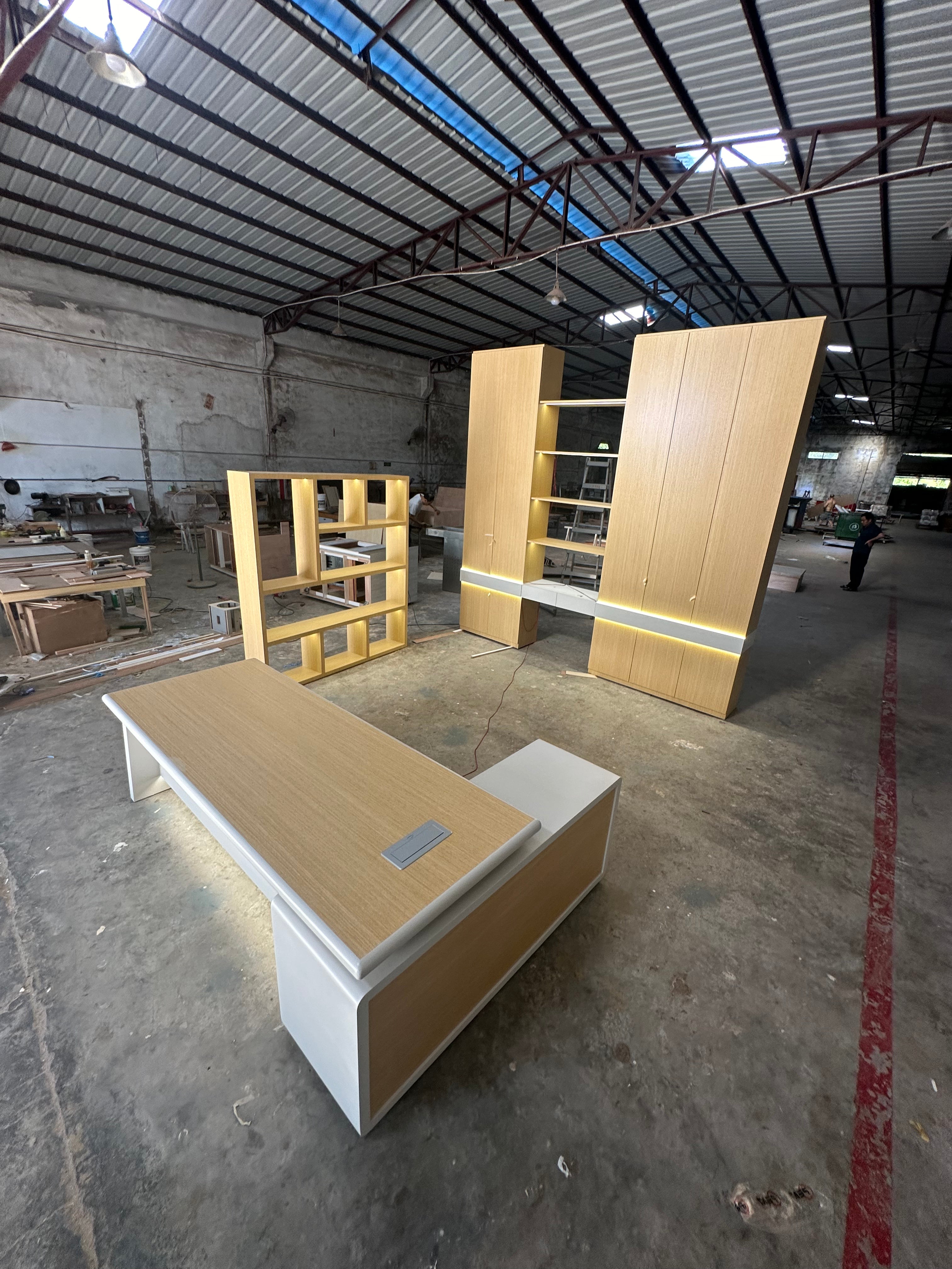 Modern wooden full set design desk