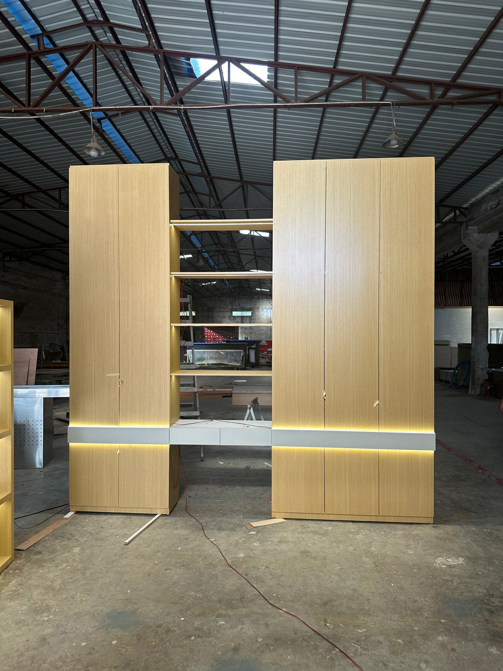 Modern wooden full set design desk