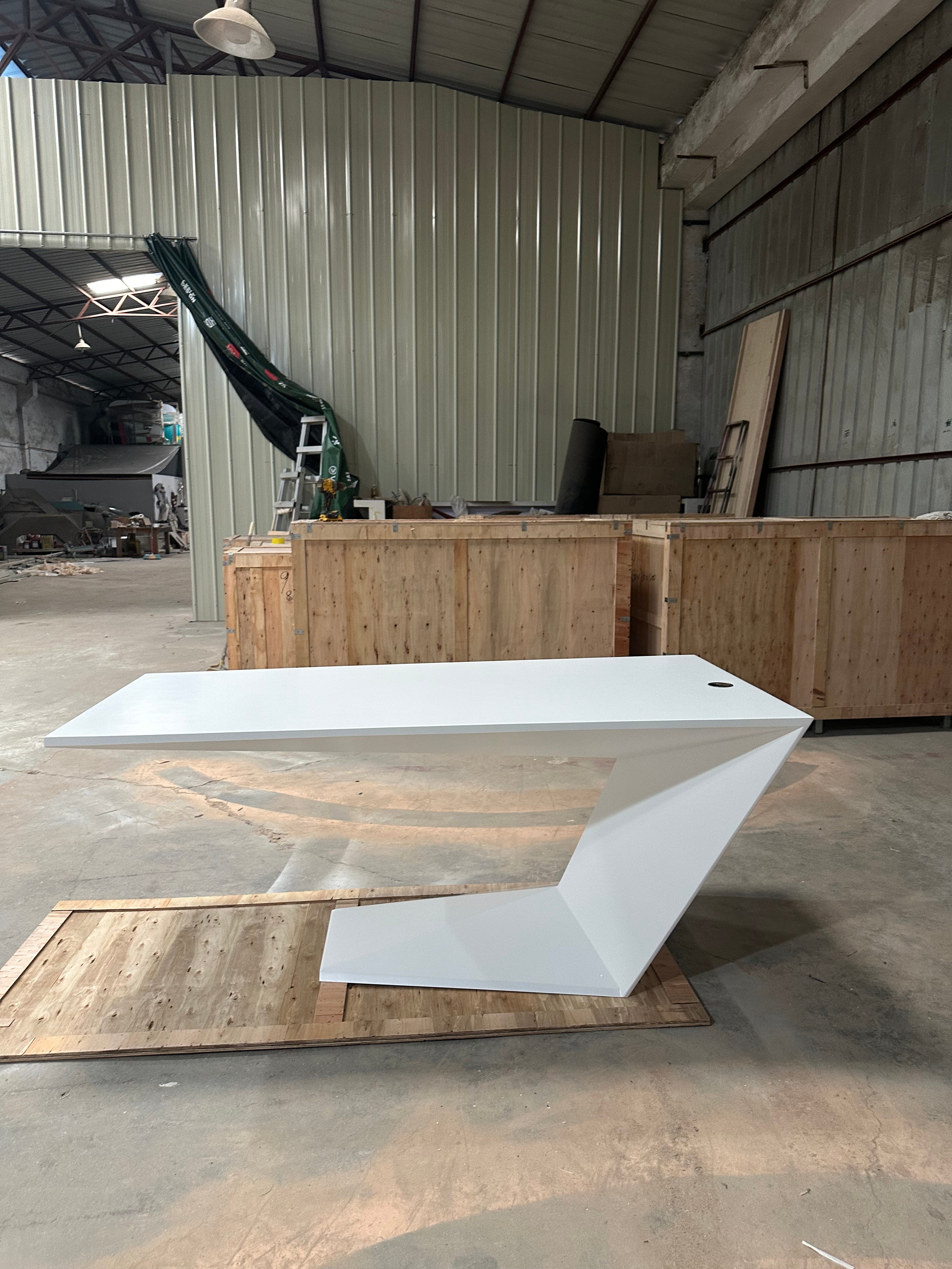 European Best-Seller: Z-Shaped Office Desk