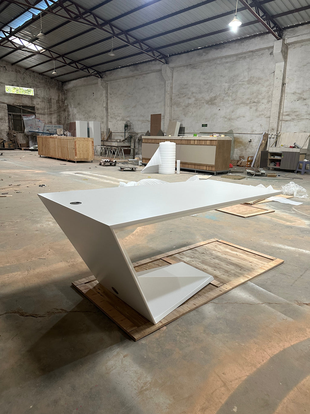 European Best-Seller: Z-Shaped Office Desk