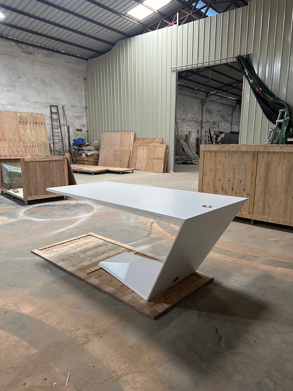European Best-Seller: Z-Shaped Office Desk